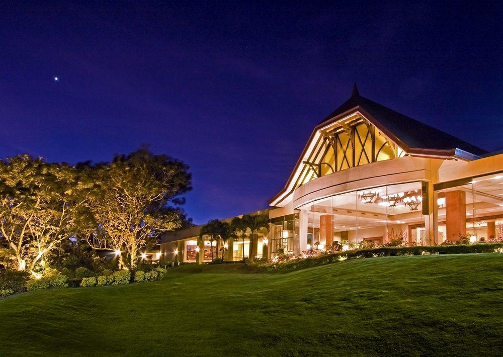 טגאיטאי Taal Vista Hotel מראה חיצוני תמונה The Royal Thai Golf and Country Club