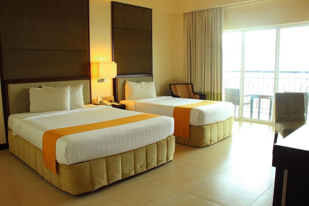 טגאיטאי Taal Vista Hotel מראה חיצוני תמונה A room at the hotel