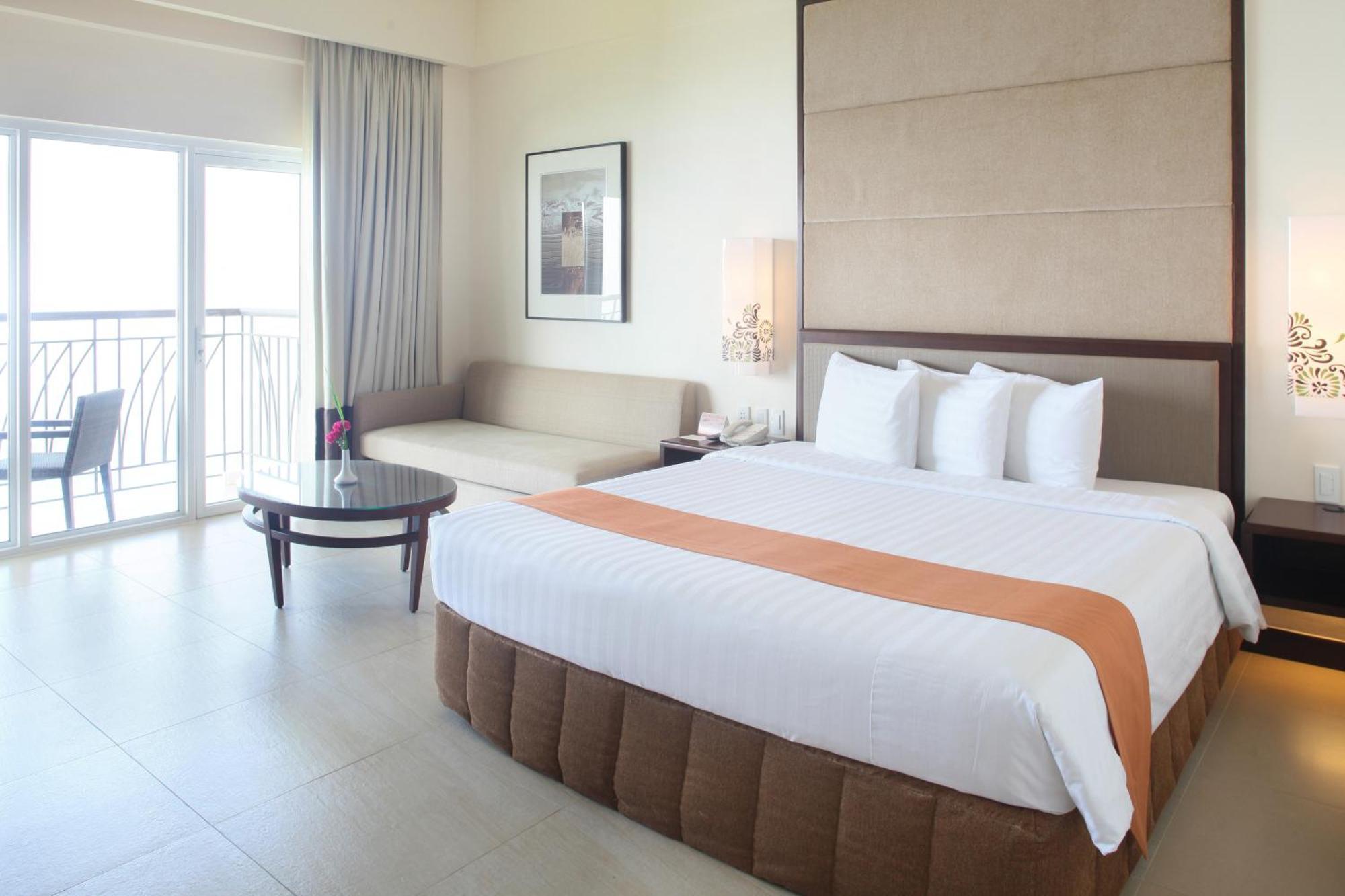טגאיטאי Taal Vista Hotel מראה חיצוני תמונה Deluxe Ocean View Room