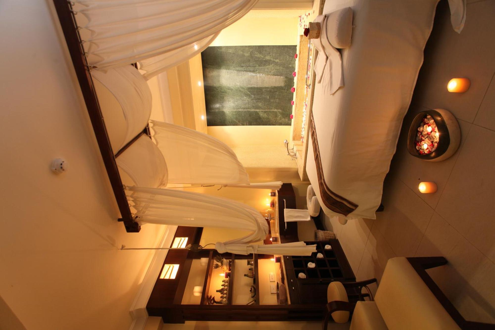 טגאיטאי Taal Vista Hotel מראה חיצוני תמונה A room at the spa
