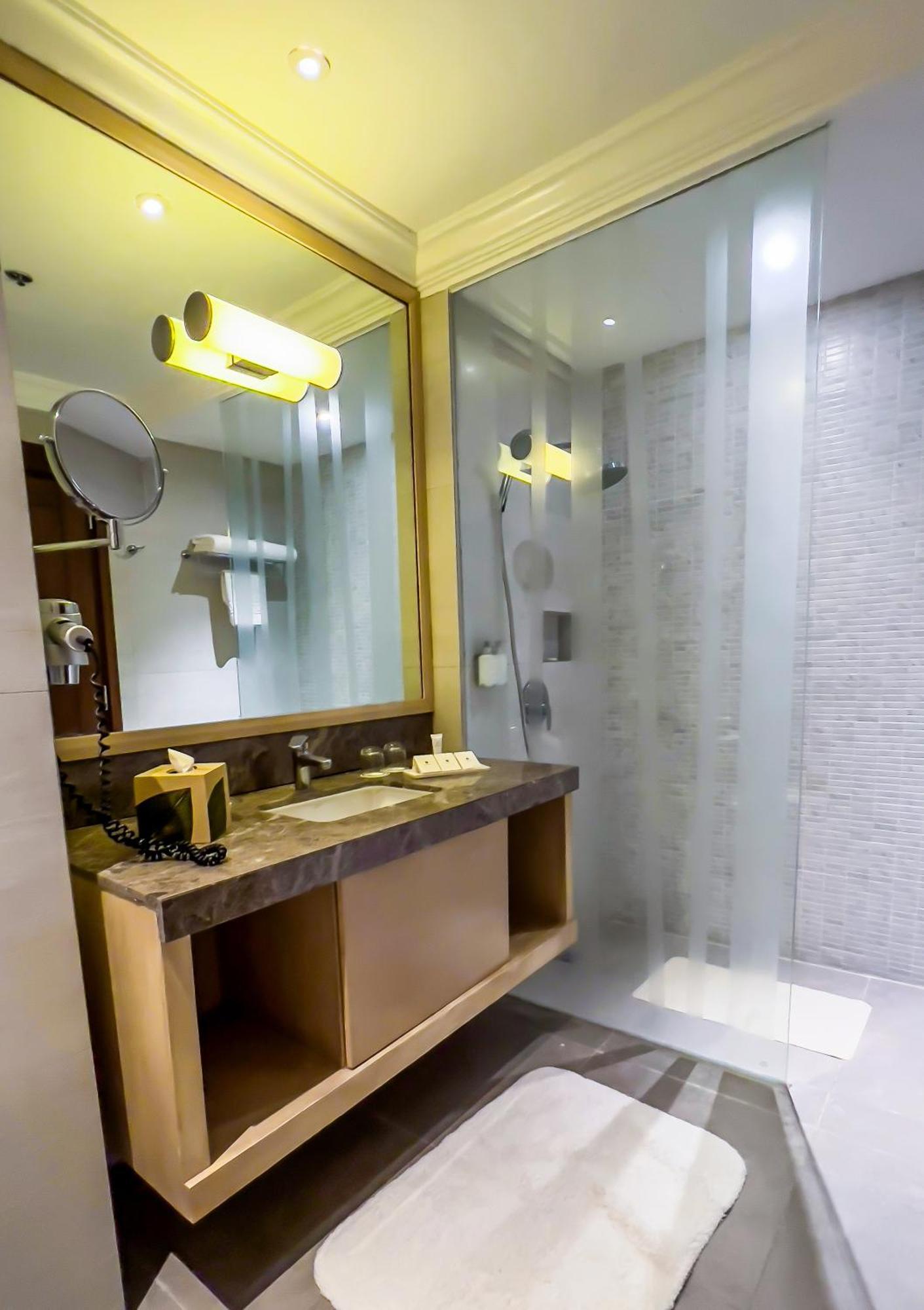 טגאיטאי Taal Vista Hotel מראה חיצוני תמונה Bathroom