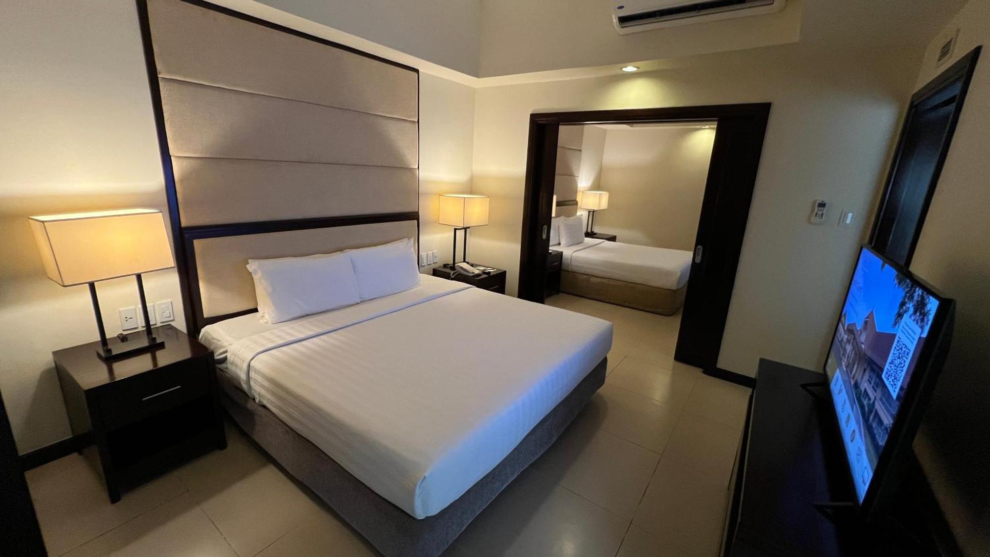 טגאיטאי Taal Vista Hotel מראה חיצוני תמונה A bedroom at the hotel