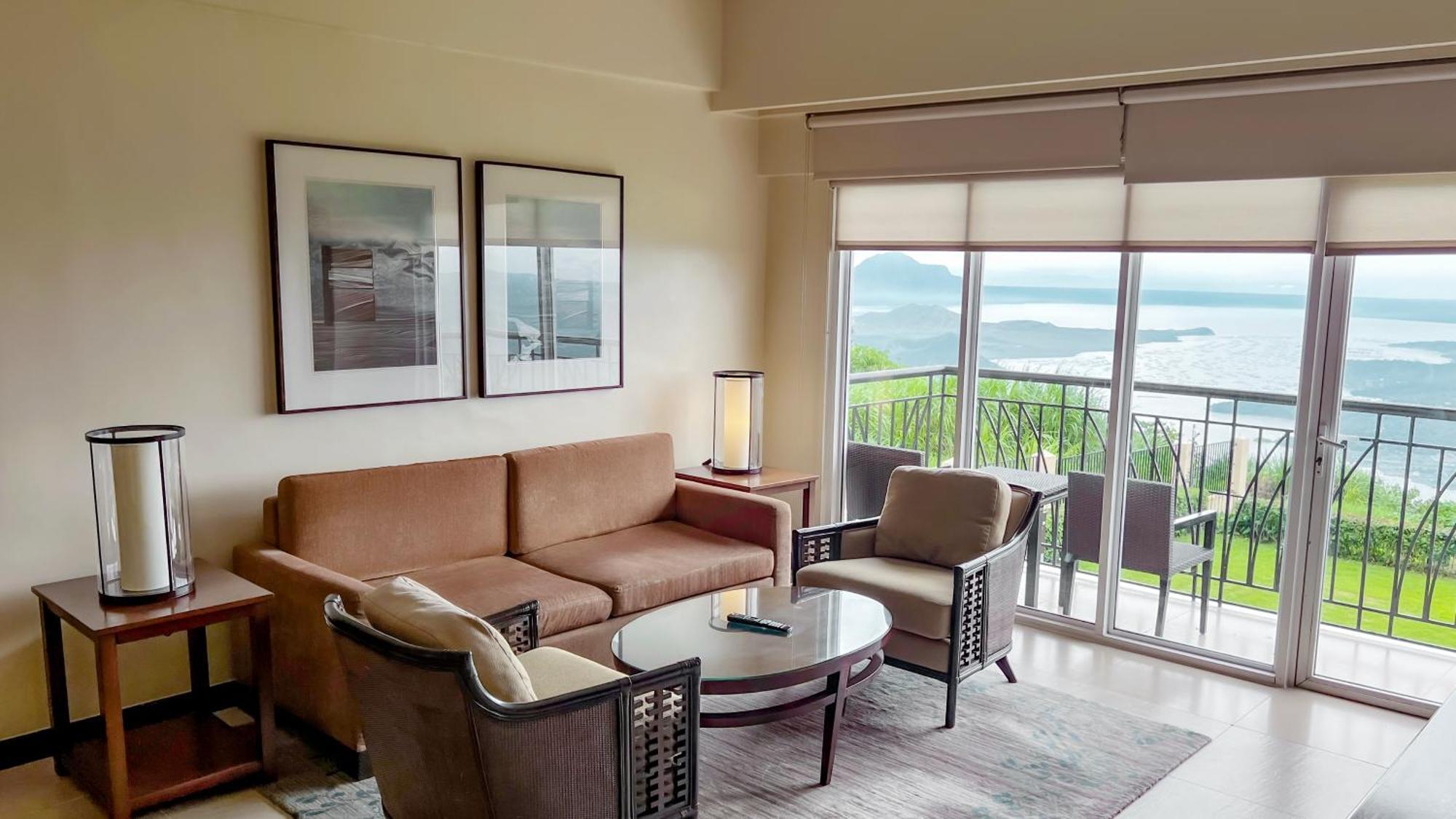 טגאיטאי Taal Vista Hotel מראה חיצוני תמונה Living room
