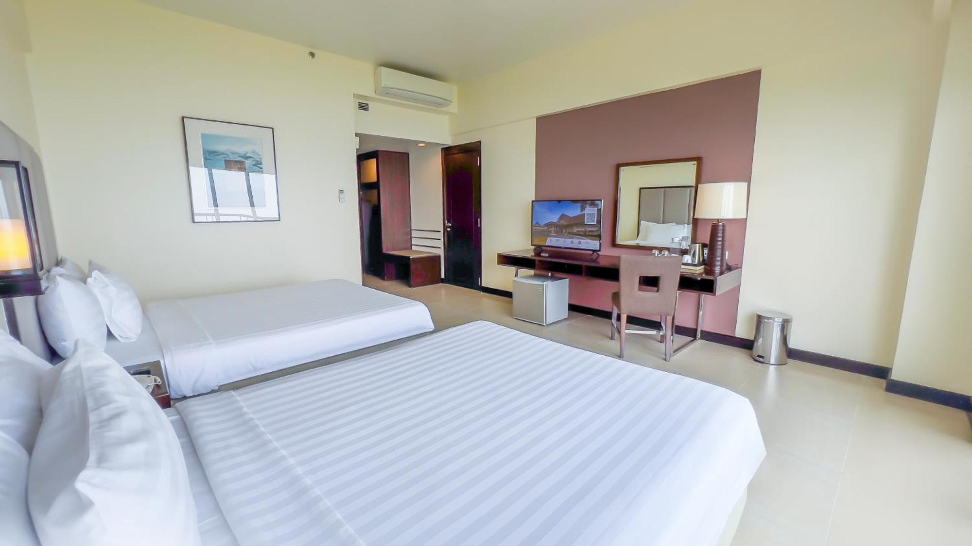 טגאיטאי Taal Vista Hotel מראה חיצוני תמונה Deluxe Room