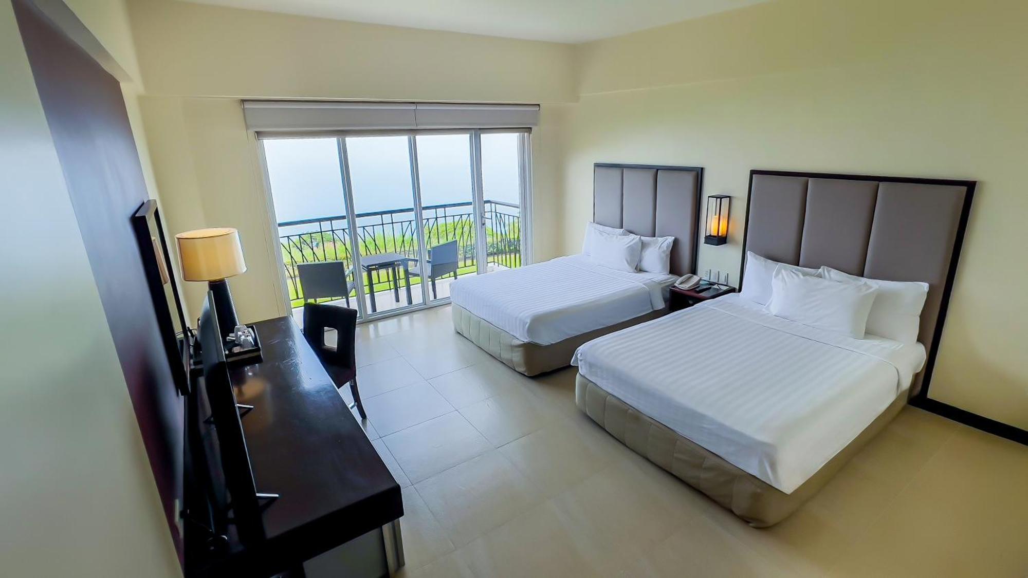 טגאיטאי Taal Vista Hotel מראה חיצוני תמונה A room at the hotel