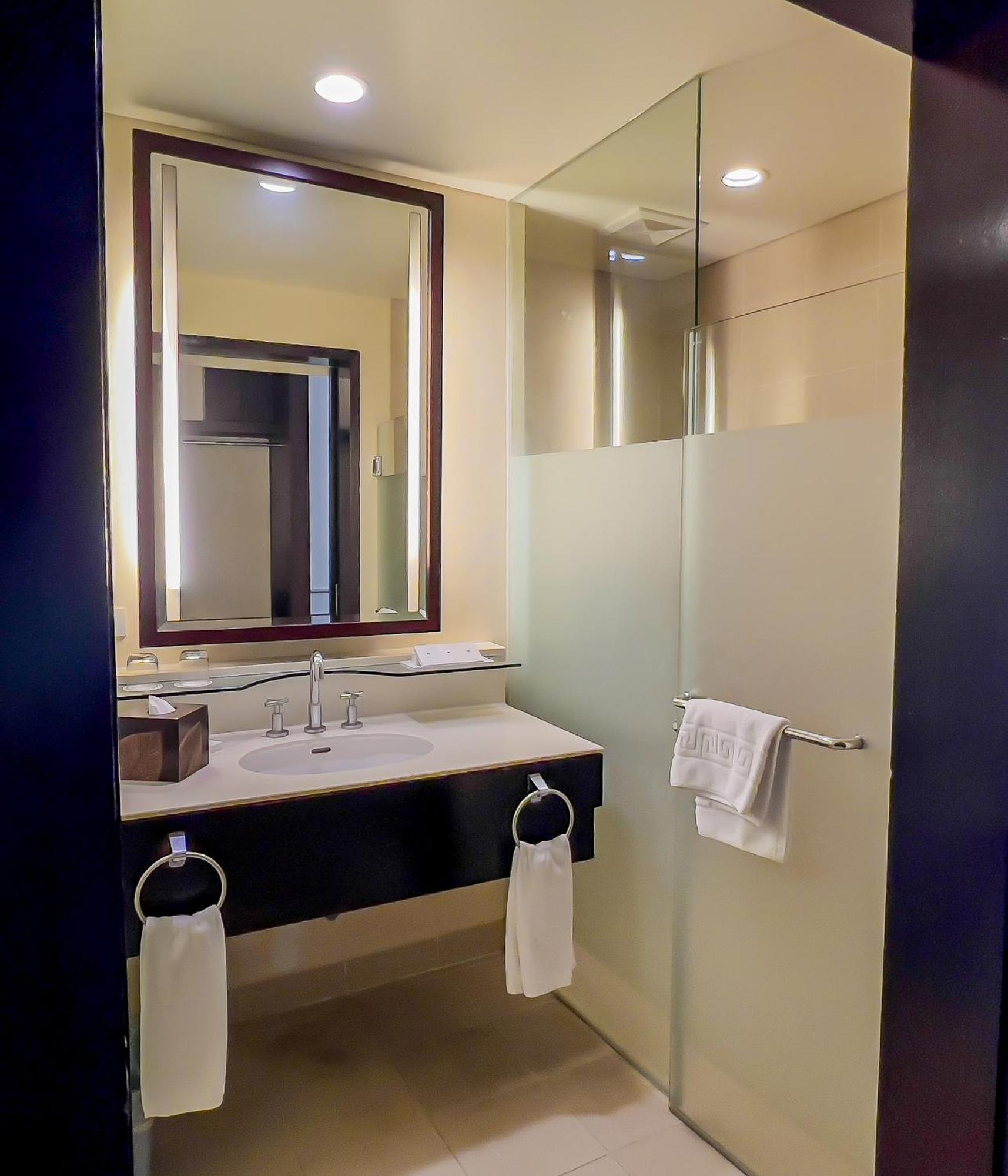 טגאיטאי Taal Vista Hotel מראה חיצוני תמונה Bathroom