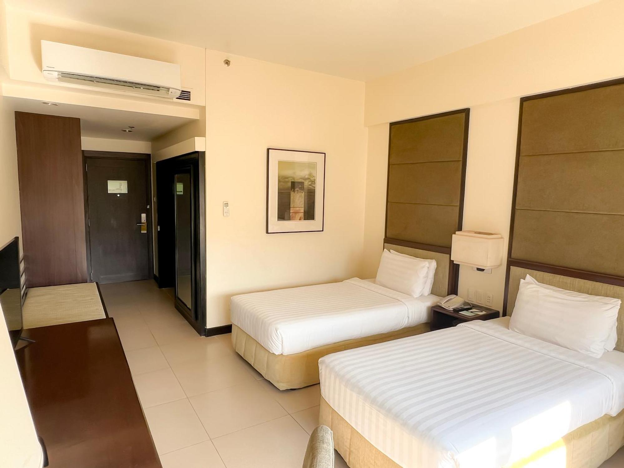 טגאיטאי Taal Vista Hotel מראה חיצוני תמונה Deluxe Room