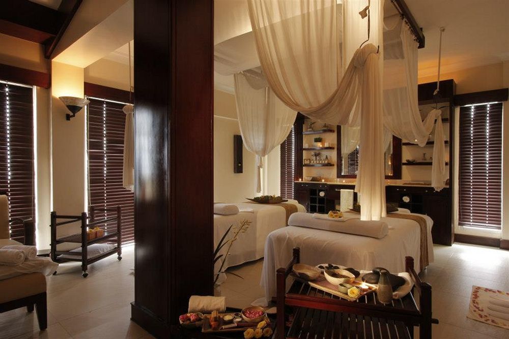 טגאיטאי Taal Vista Hotel מראה חיצוני תמונה A spa at the Four Seasons Resort, Seychelles