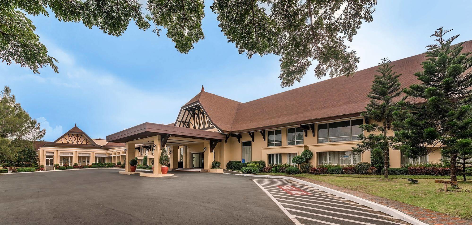 טגאיטאי Taal Vista Hotel מראה חיצוני תמונה The hotel's main entrance